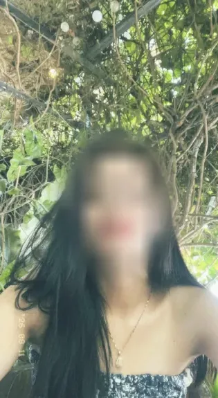 Andrea, 24