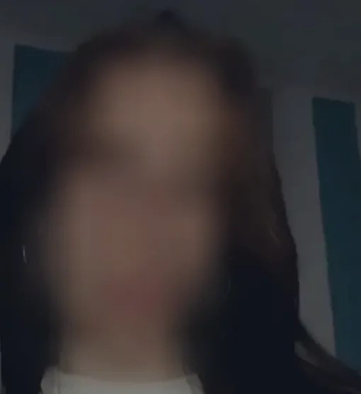 Büsra, 20