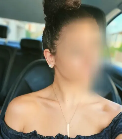 Büsra, 25