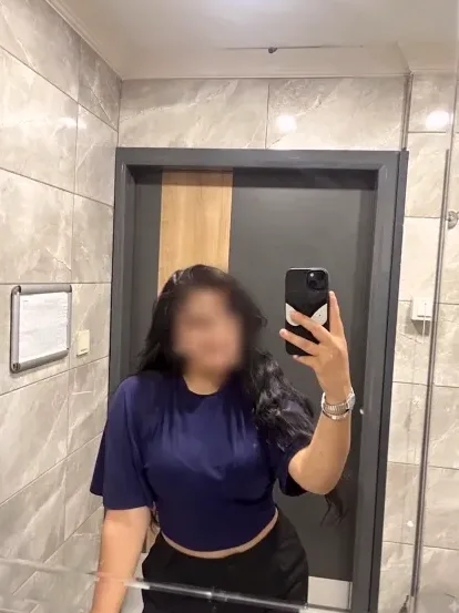 Daniela, 20