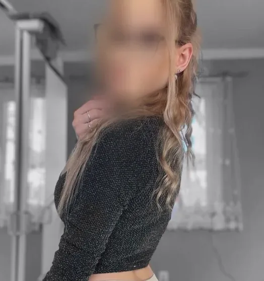 Emilia, 29