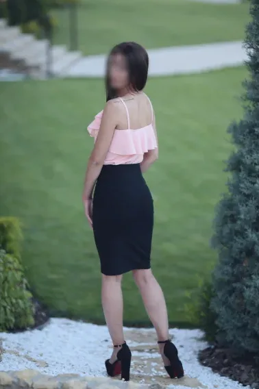 Emma, 27