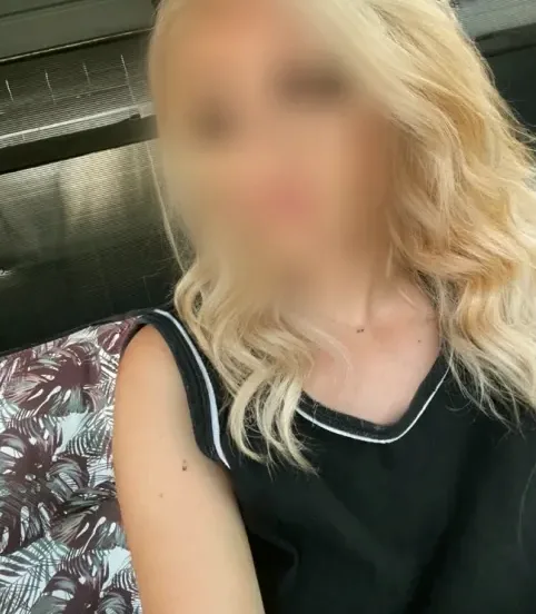 Nadine, 30