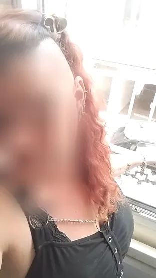 Neele, 35