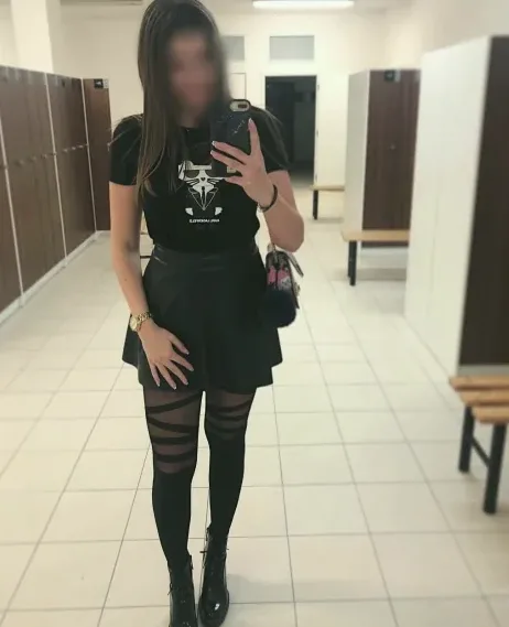 Nele, 25