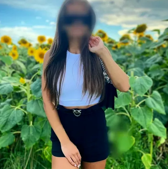 Pauline, 25