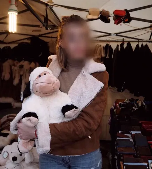 Sabrina, 35